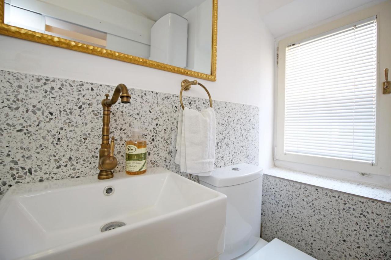 Swan City Apartment & Room シベニク エクステリア 写真