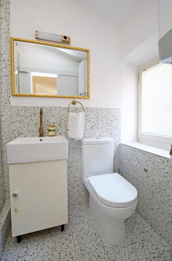 Swan City Apartment & Room シベニク エクステリア 写真